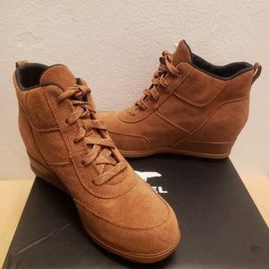Brand New Sorel Wedge Boots